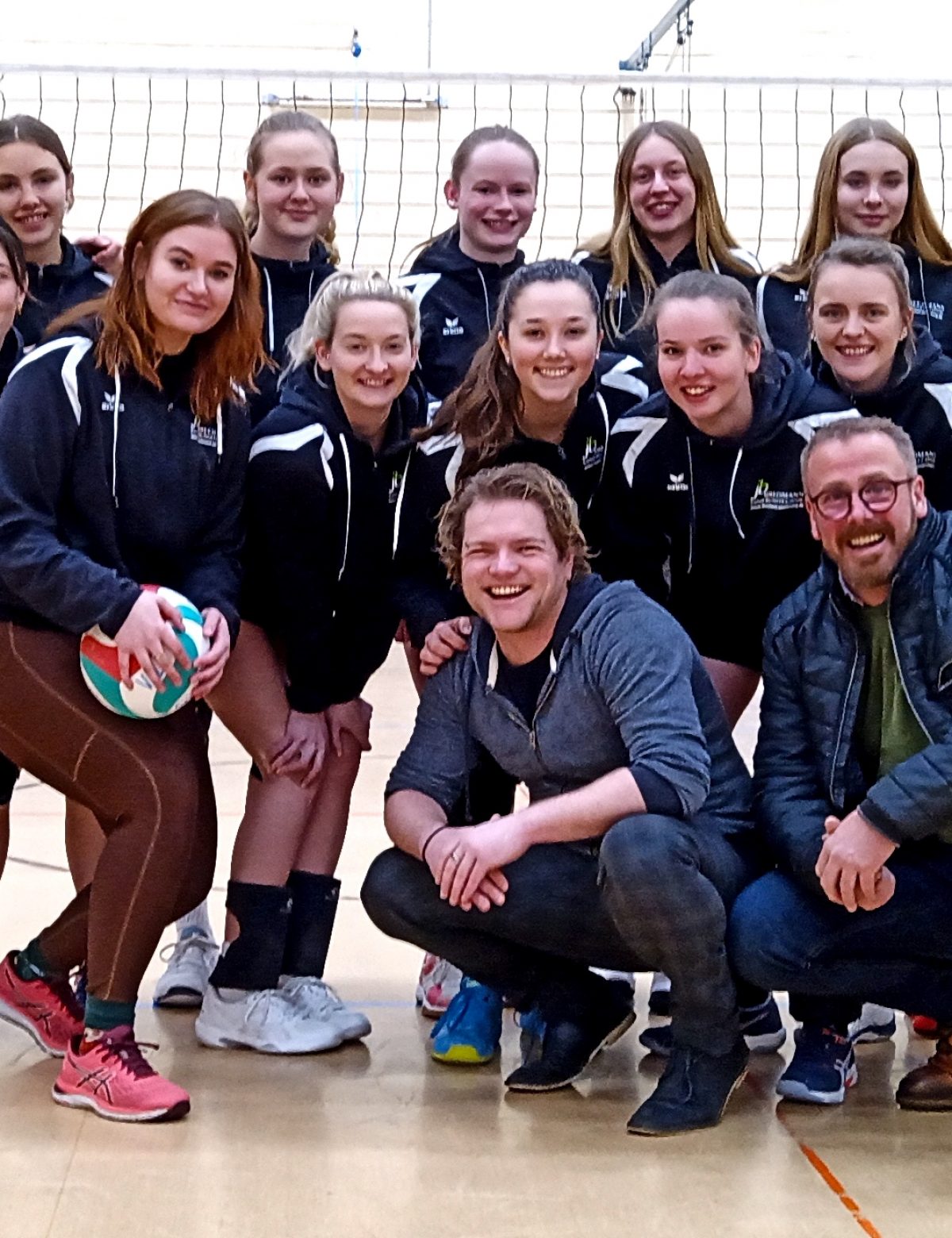Neue Trainingsjacken für VfL-Volleyball-Damen