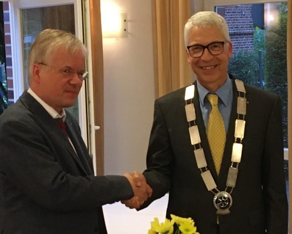 Ämterwechsel im Rotary Club Warendorf – Dr. Ulrich Reul folgt Pfarrer Michael Prien