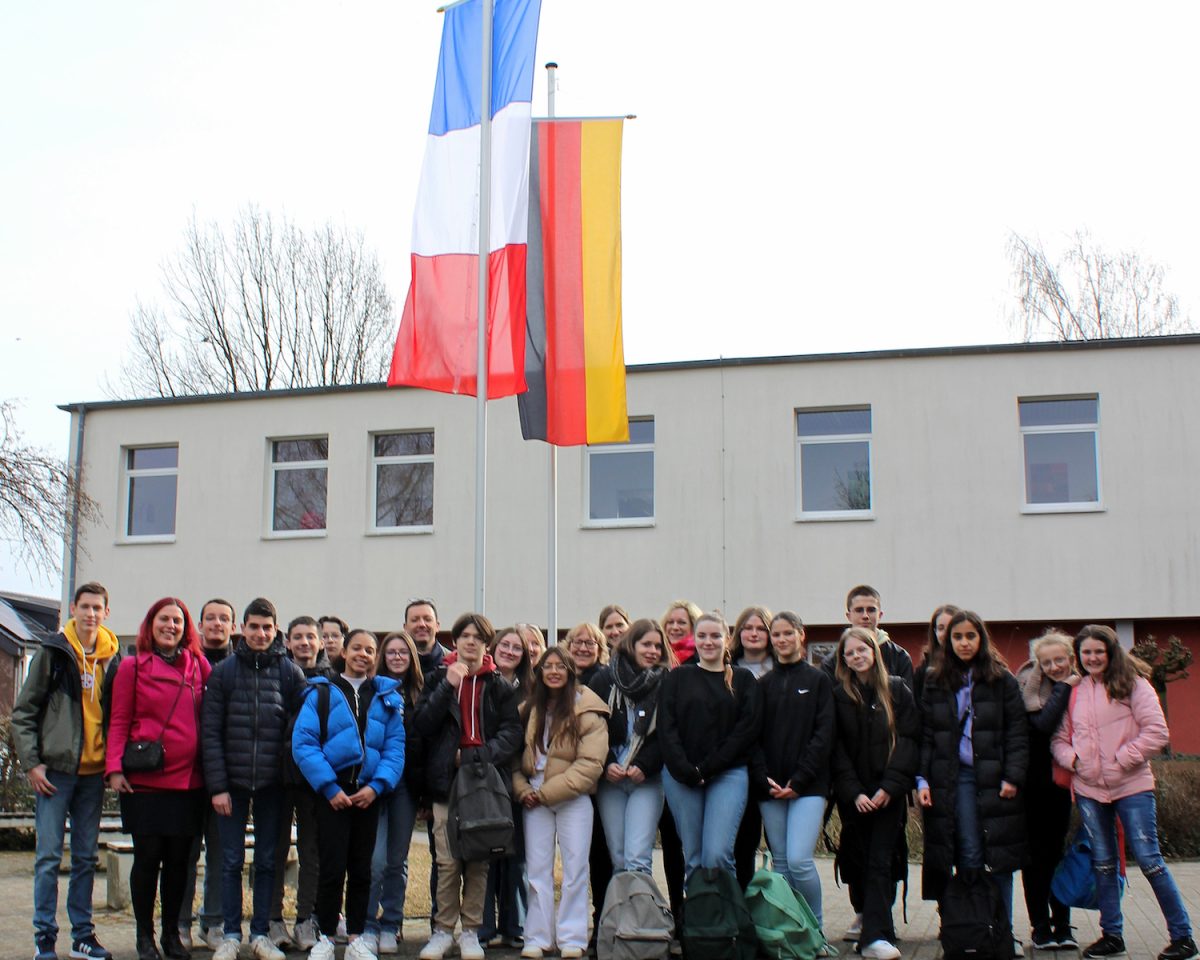Endlich wieder Besuch aus Etrépagny – Das Mariengymnasium heißt die Gäste des Schüleraustausches mit Frankreich willkommen