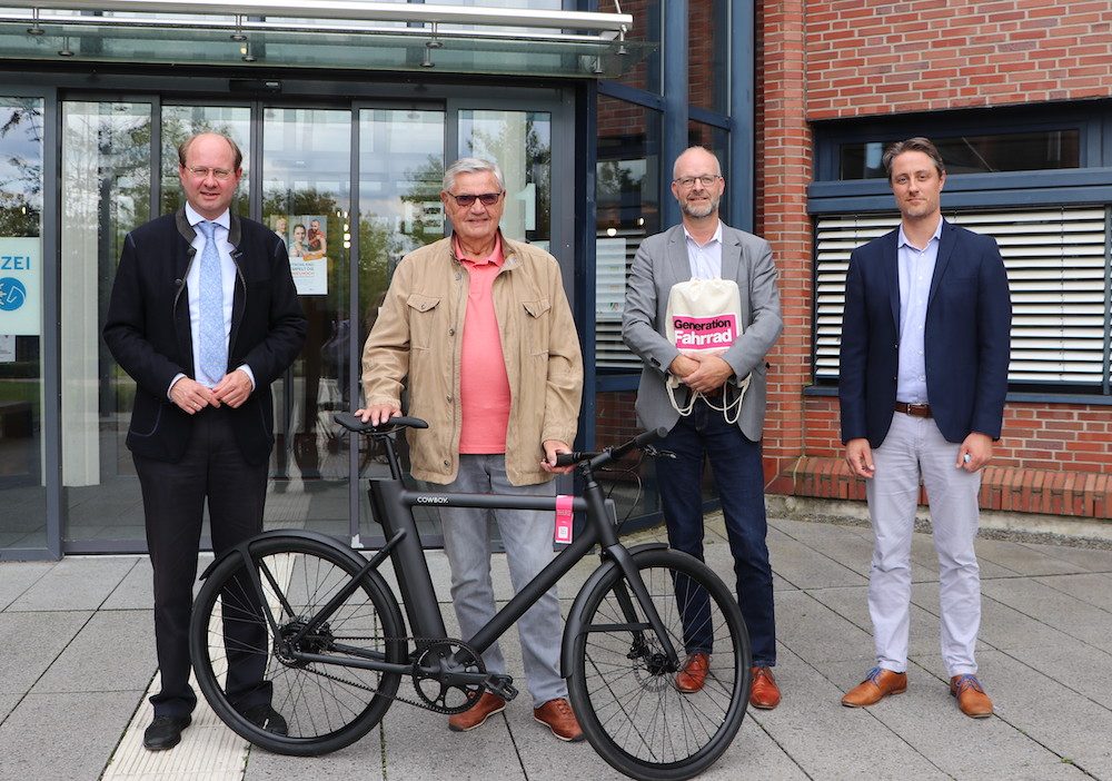 E-Bike-Verlosung zum kreisweiten Stadtradeln: Sportliches E-Bike an Glückspilz aus Everswinkel übergeben