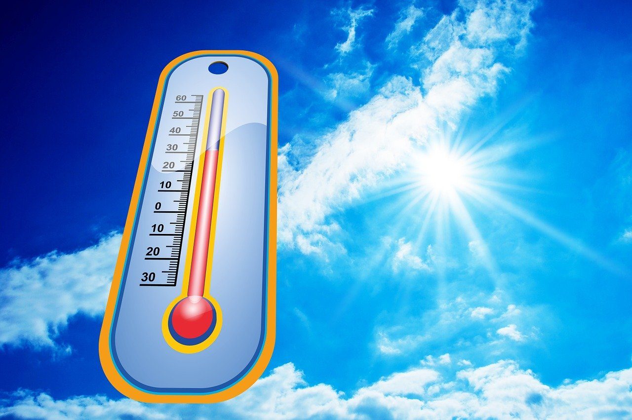 Wenn die Hitze kommt: Tipps für kühle vier Wände in Haus und Wohnung