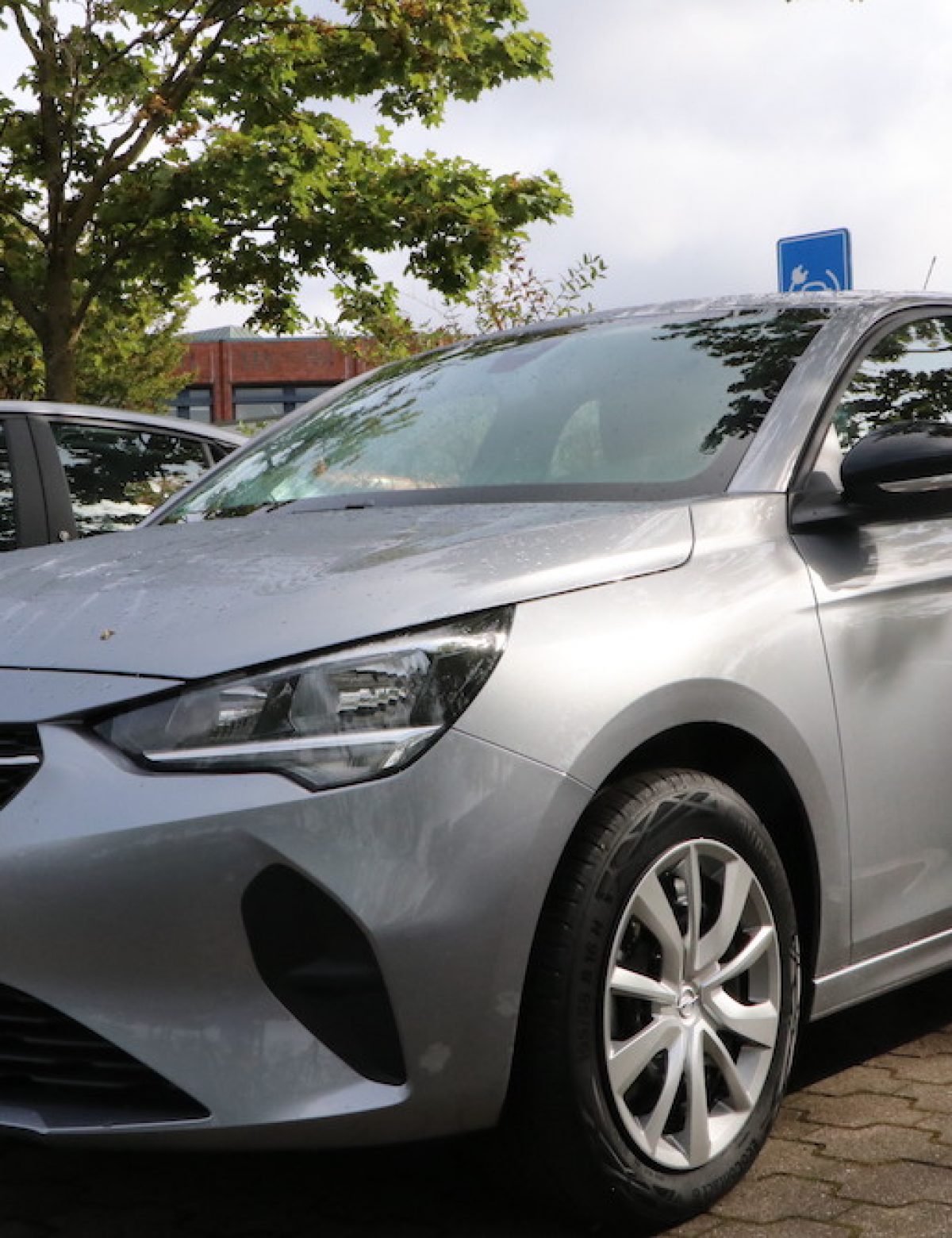 Statistik der Zulassungsstelle: Mehr Elektroautos, weniger Verbrennungsmotoren