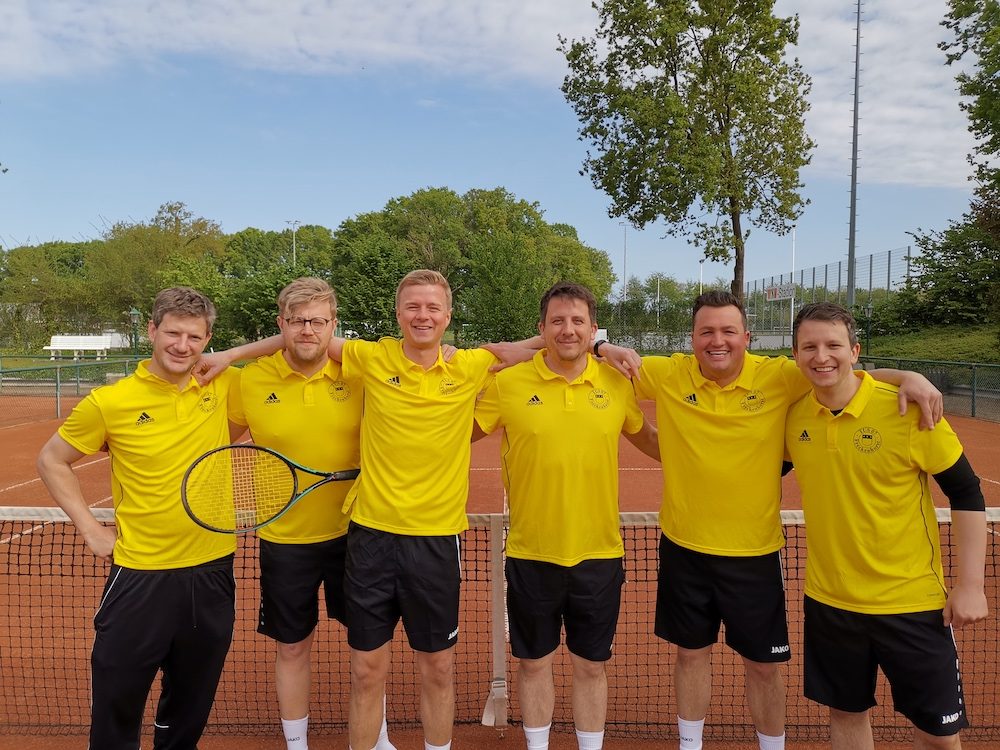 Ulis Tennisfreunde mit breiter Brust nach Wiedenbrück