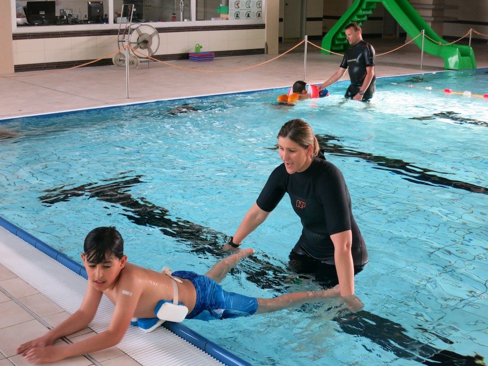 Schulschwimmwoche im Warendorfer Hallenbad gut gelaufen  –  12 Nichtschwimmer konnten Seepferdchenabzeichen erlangen