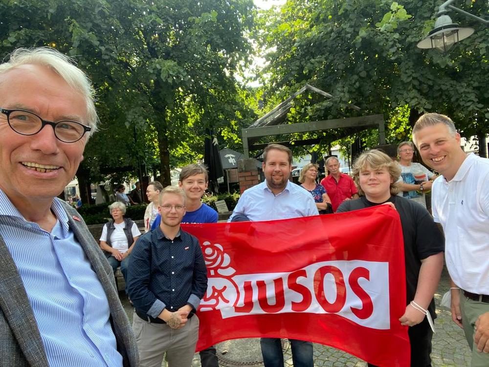 Jusos machen sich stark gegen Rechts: SPD-Jugendorganisation bei Anti-AfD-Demo