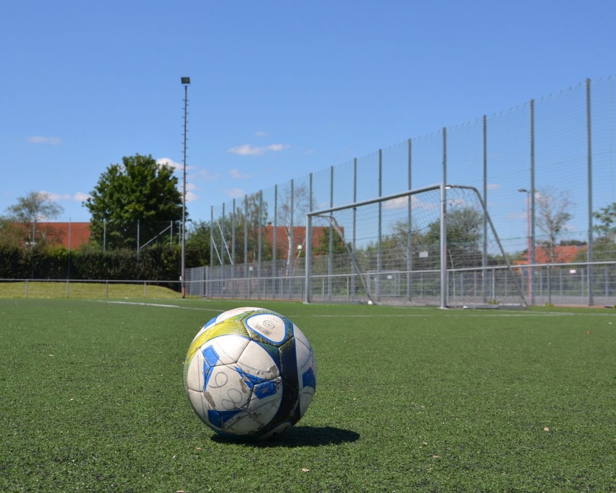 Wird schneller und heller: Trainingsplatz im Wersestadion vor Modernisierung