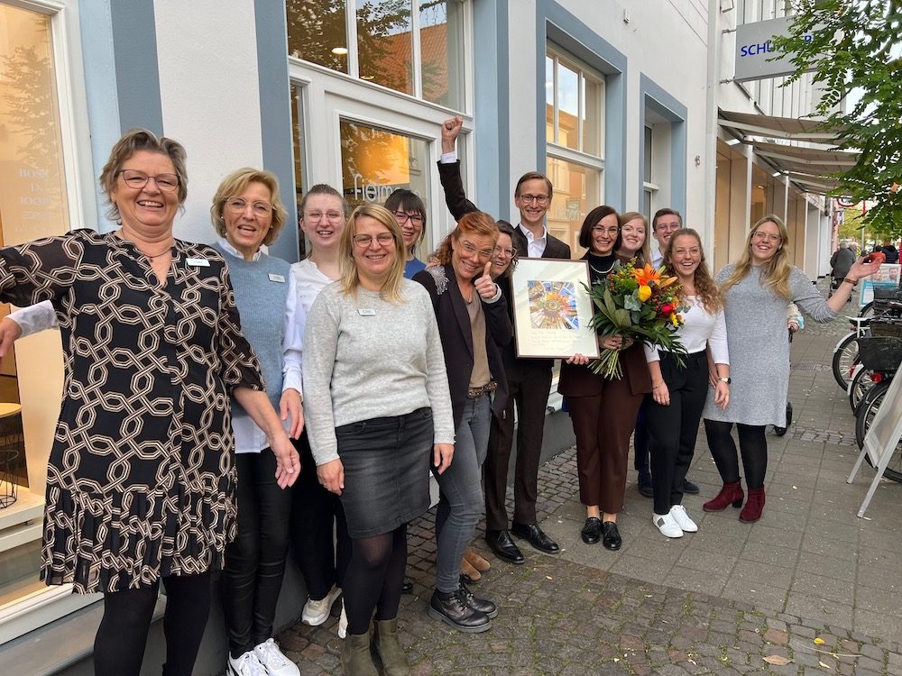 Fielmann-Team aus der Münsterstraße in Warendorf gewinnt riesigen Jubiläumswettbewerb
