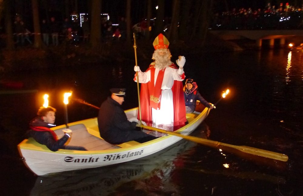 Der Nikolaus besucht Sassenberg am 5.12. mit dem Boot