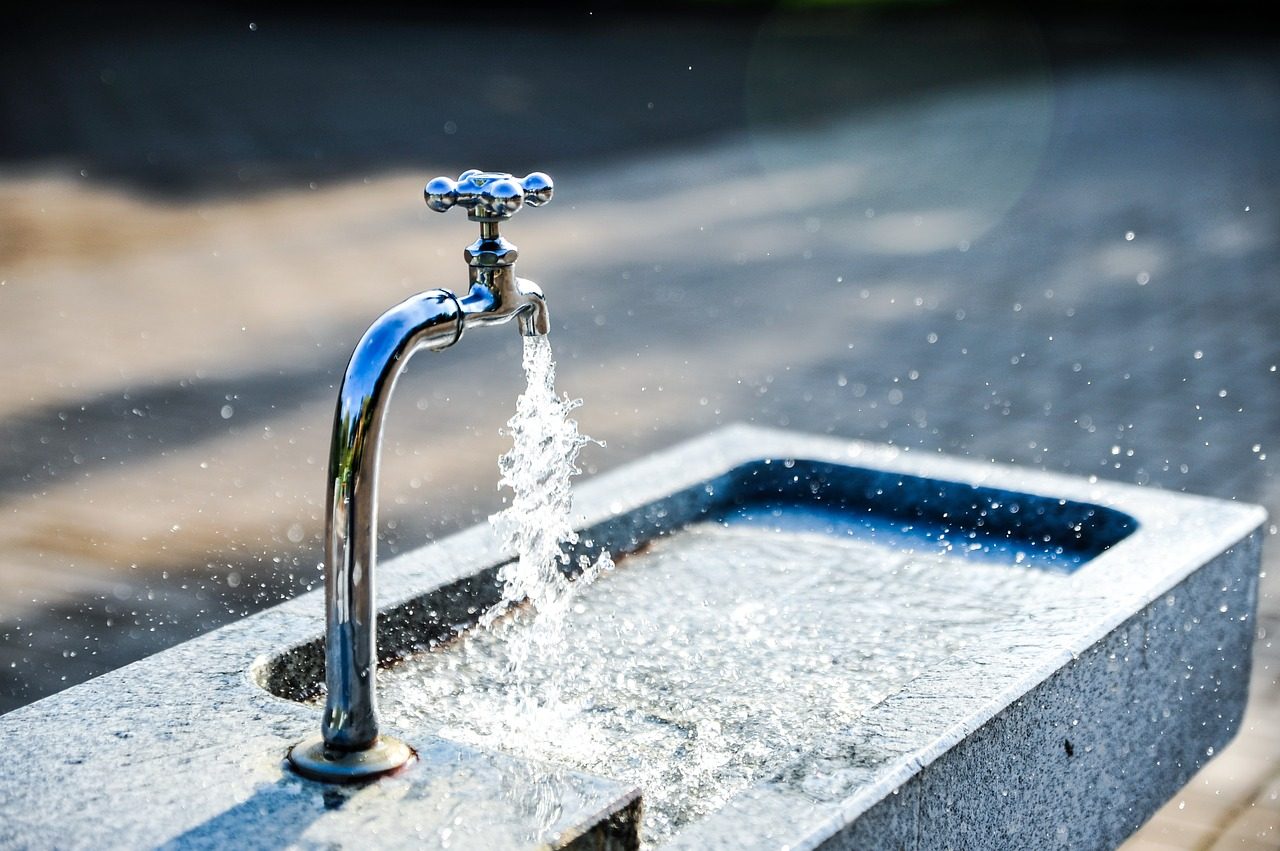 Labormobil kommt am 14. Juli nach Ennigerloh  –  Umweltschützer untersuchen Brunnenwasser auf dem Marktplatz