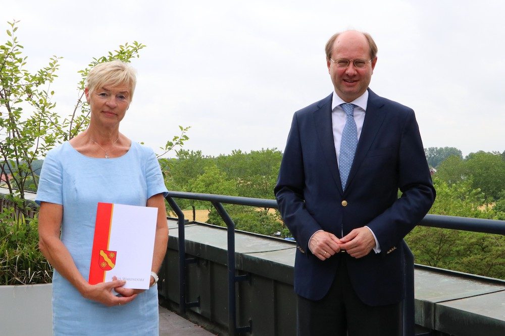 Landrat Dr. Olaf Gericke verabschiedet Marianne Wessel in den Ruhestand