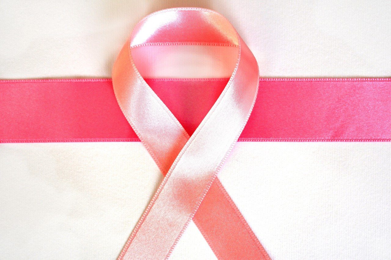„Rosa Schleife“ am Rathaus:  Symbol im Kampf gegen Brustkrebs – Mammographie-Screening in Ahlen
