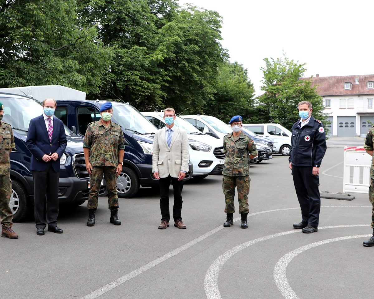 Generalstabsarzt besucht Sanitätssoldaten in Oelde