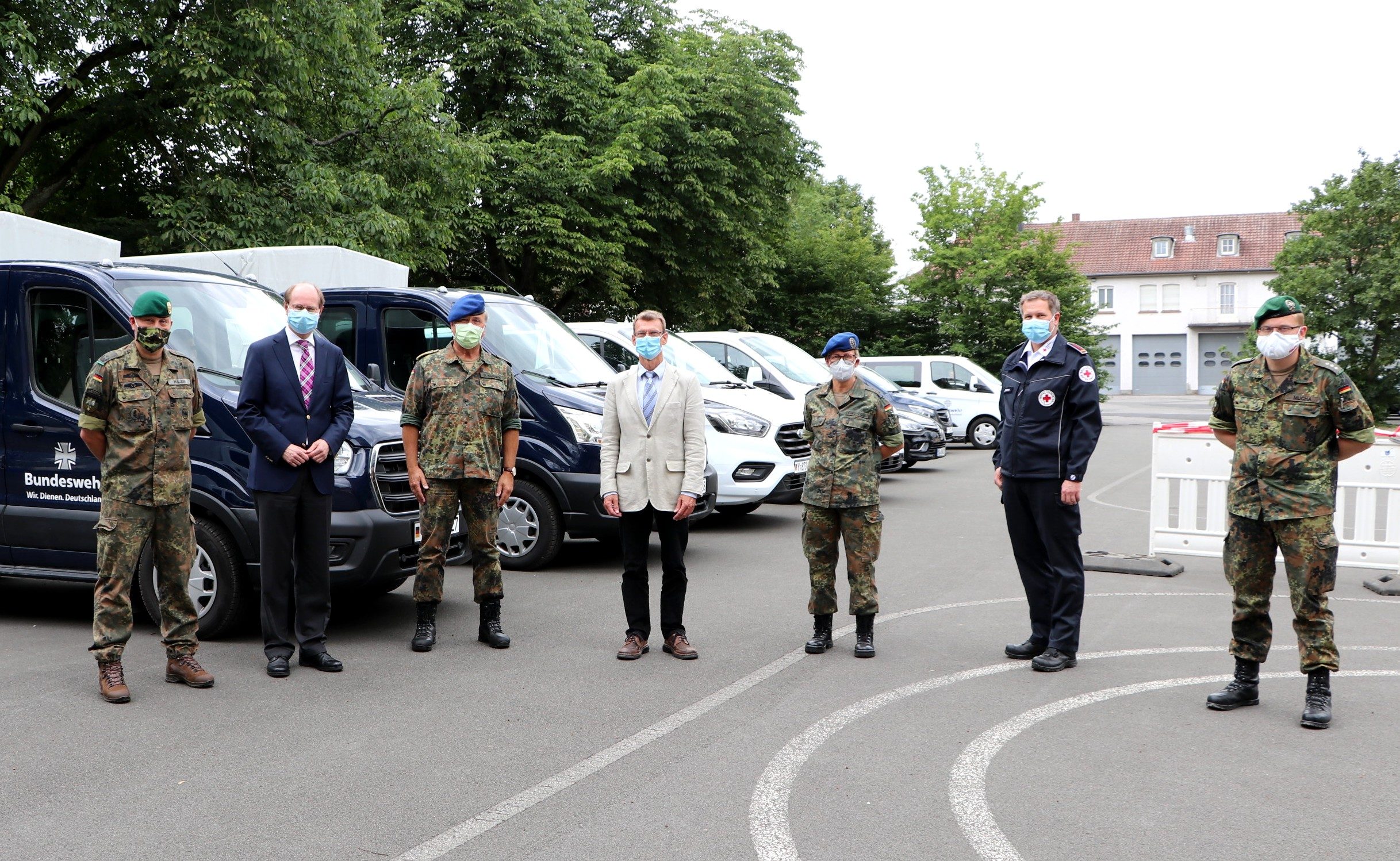 Generalstabsarzt besucht Sanitätssoldaten in Oelde